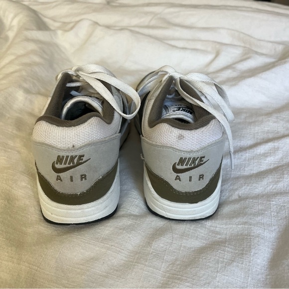 Nike Air Max 1 (Men’s 7 or Women’s 9) - Picture 3 of 5